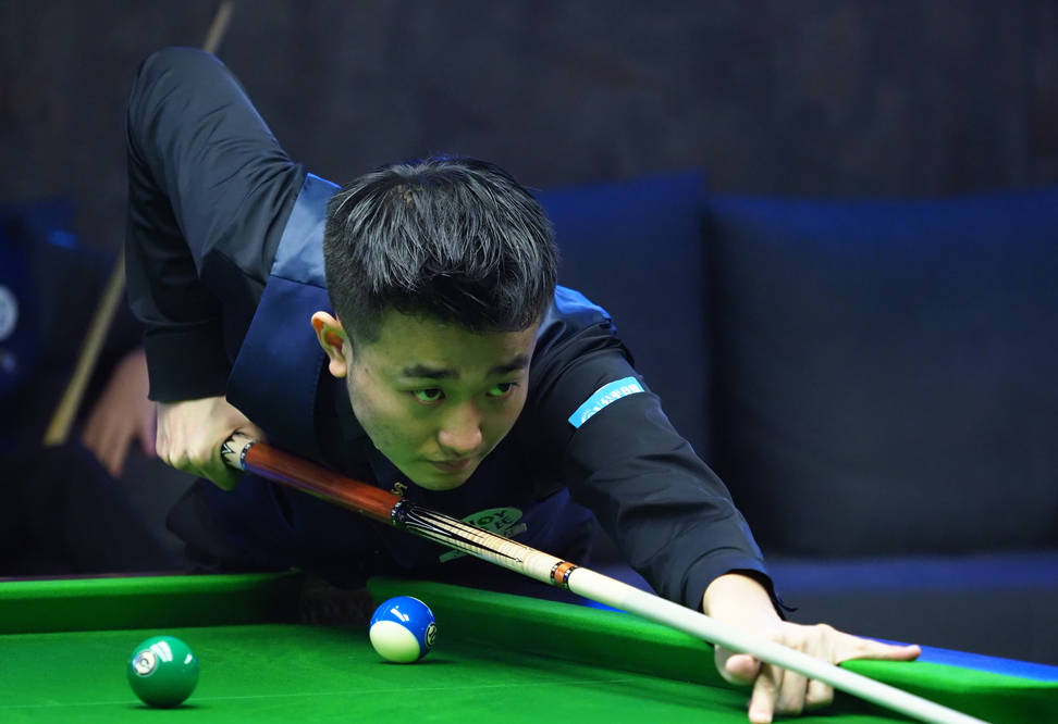 在球队更衣 在球队更衣