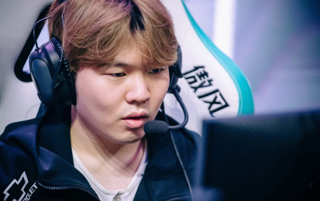 球的一面旗 球的一面旗